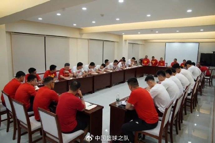 中国男篮在云南进行集训入队会！郭士强：全队统一思想 目标明确